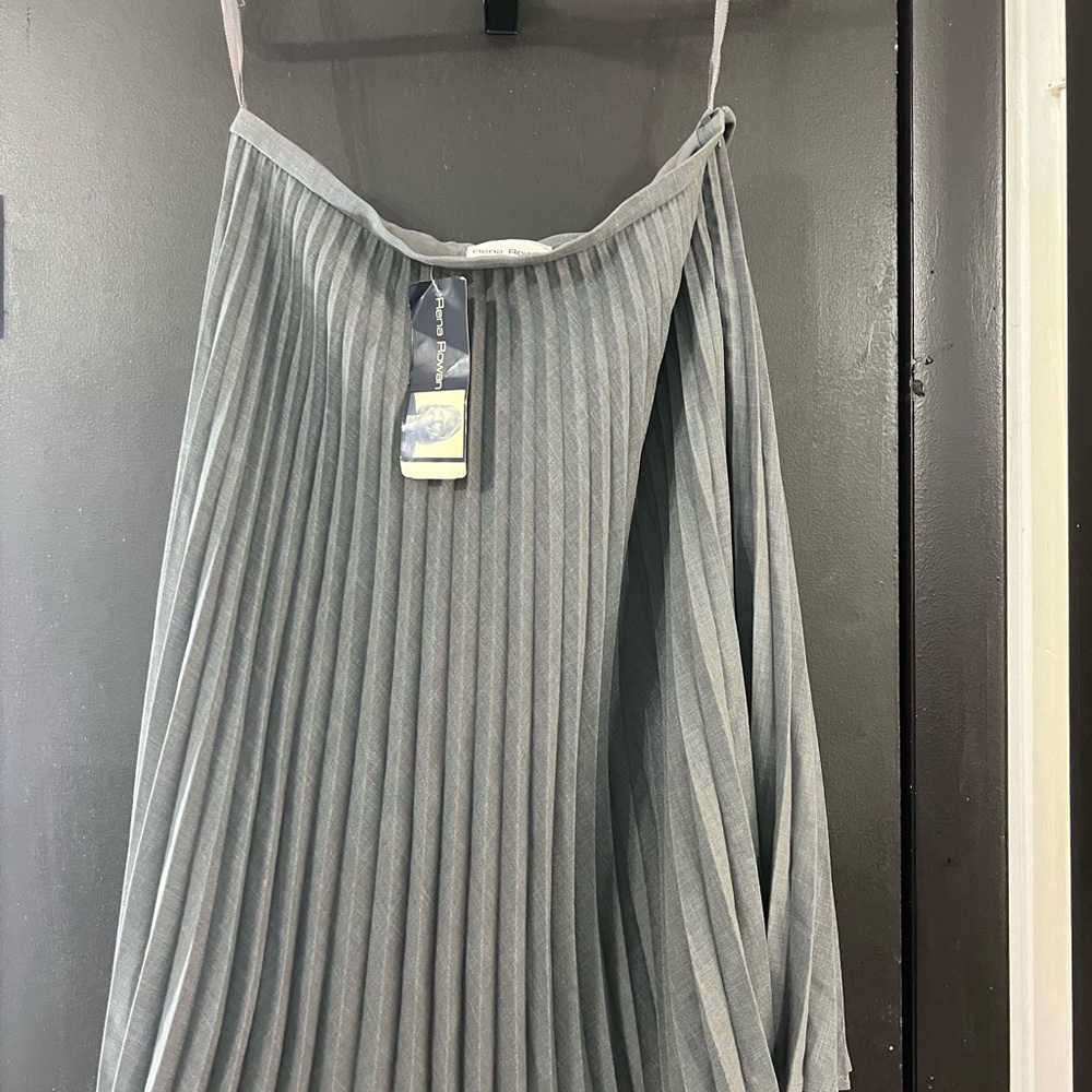 Rena Rowan Gray Ribbed A-Line Midi Skirt